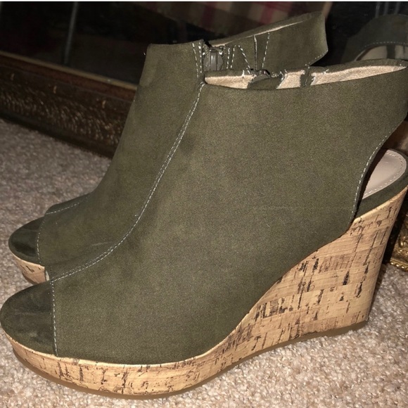 Route 66 Olive Green Wedge Felt Suede Sandals - Picture 1 of 5